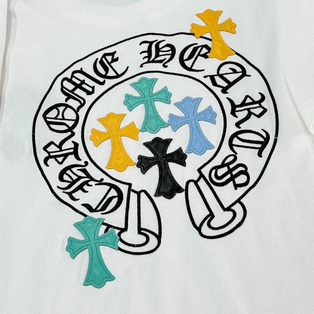 P180 🔥🔥Chrome Hearts 25 high version. The fabric is made of 300g high-density pure cotton. It does not deform or shrink. It has three labels. It is the same style for men and women. Technology: leather embroidery. Color: white black. SIZE: S-XL
